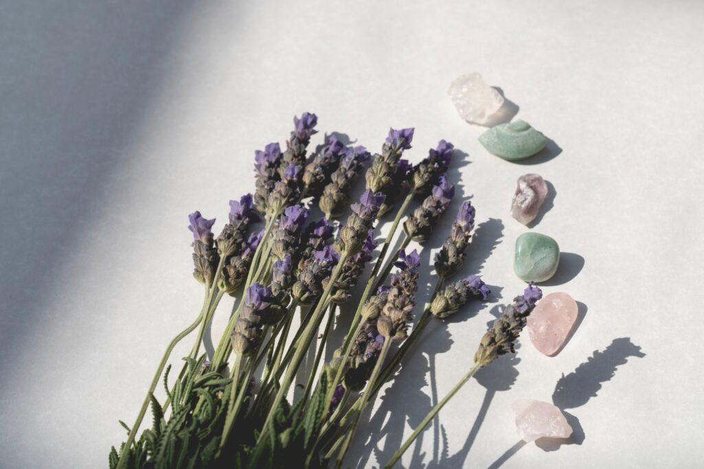 Edelstein und Schmuck 10 Geschenkideen für spirituelle, achtsame achtsame Frauen – YOUNIVERSES
